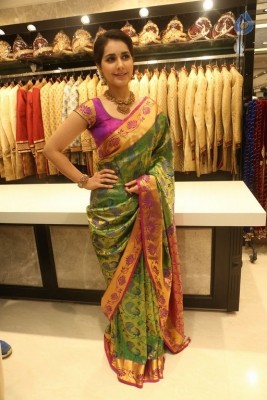 Raashi Khanna Latest Photos