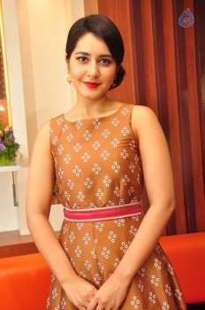 Raashi Khanna Latest Pics