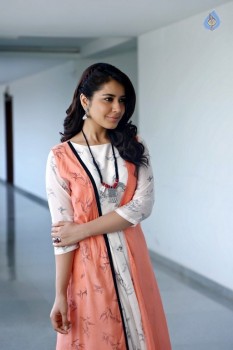 Raashi Khanna Latest Pictures