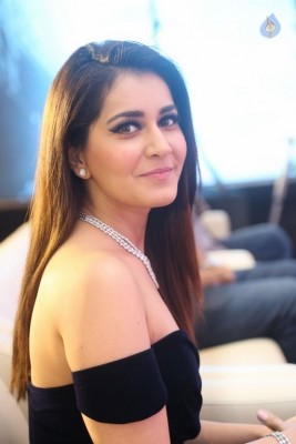 Raashi Khanna Latest Stills