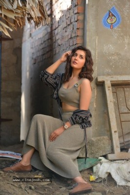 Raashi Khanna Photos