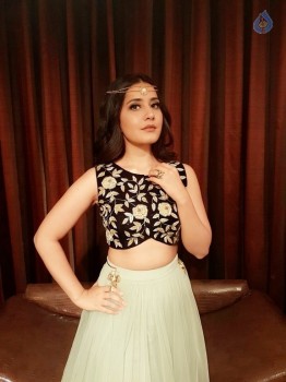 Raashi Khanna Pics