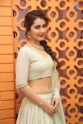 Raashi Khanna Pics