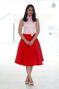 Raashi Khanna Pictures