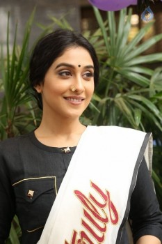 Regina Cassandra New Pics