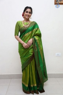 Regina Cassandra Photos