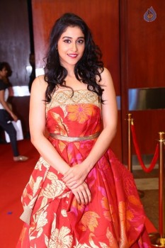 Regina Cassandra Pics