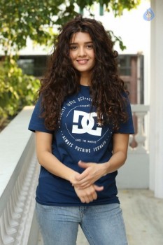 Ritika Singh Latest Photos