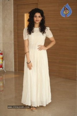 Ritika Singh Photos