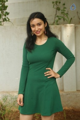 Sakshi Kakkar New Photos