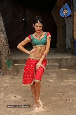 Scarlett Wilson Photos