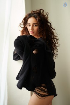 Seerat Kapoor Latest Photos