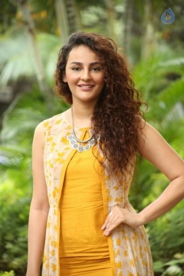 Seerath Kapoor Photos