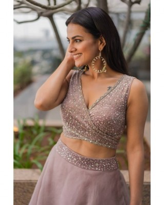 Shraddha Srinath Photos