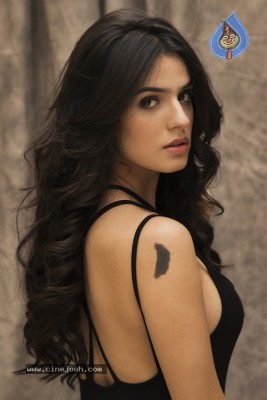 Sidhika Sharma Latest Pics