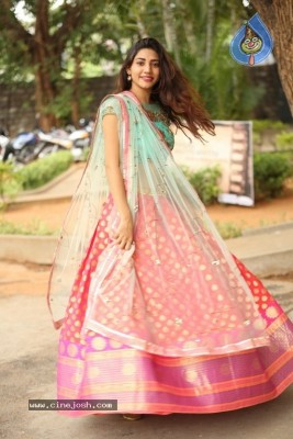 Sonakshi Singh Rawat Pics