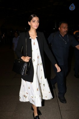 Sonam Kapoor New Photos