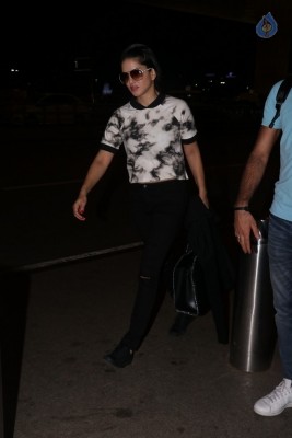 Sunny Leone Spotted at Airport