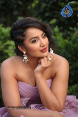 Tejaswi Mandava Photos