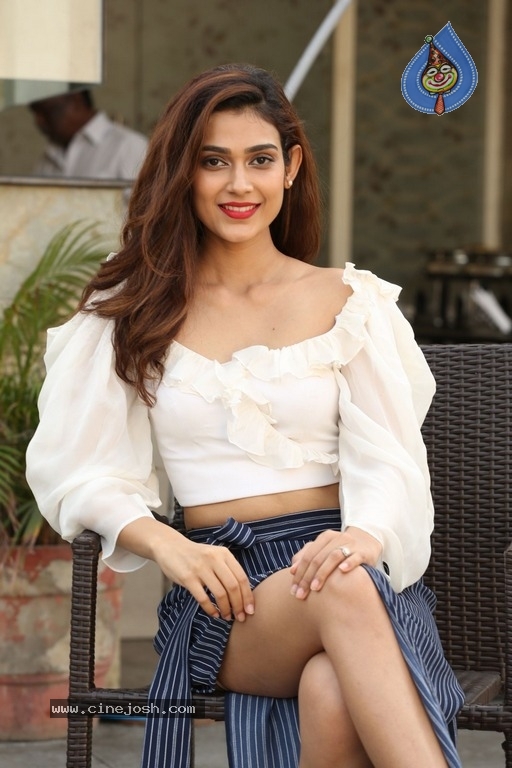 Aakanksha Singh Latest Stills - 15 / 21 photos