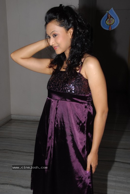 Aakarsha Gallery - 13 / 58 photos