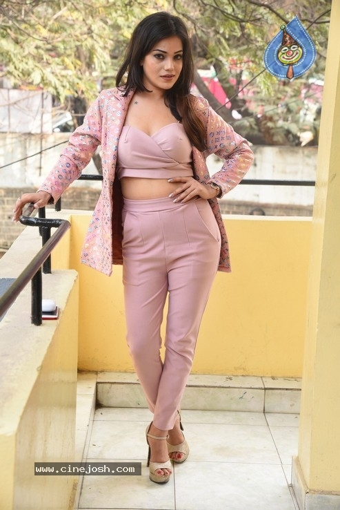 Aakarshika Goyal Photos - 11 / 32 photos