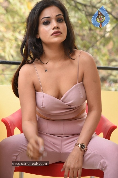 Aakarshika Goyal Photos - 27 / 32 photos