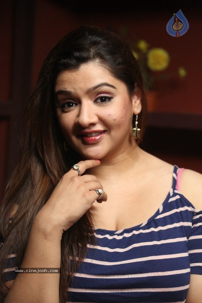 Aarthi Agarwal New Stills Photo 42 Of 52