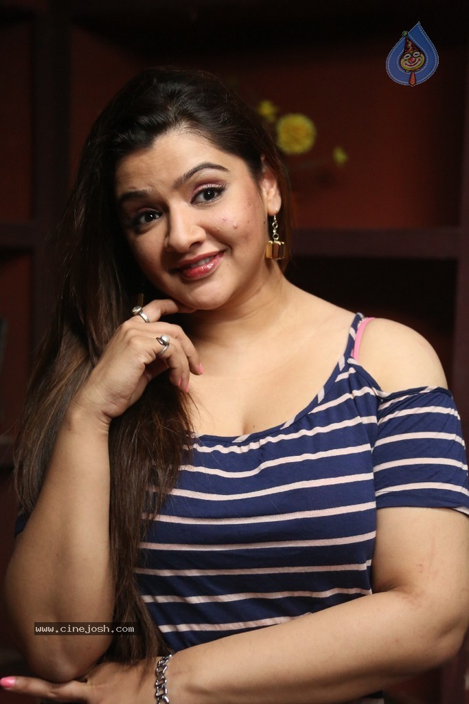 Aarthi Agarwal New Stills Photo 52 Of 52