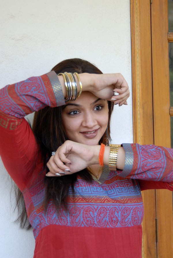 Aarthi Agarwal - 17 / 48 photos