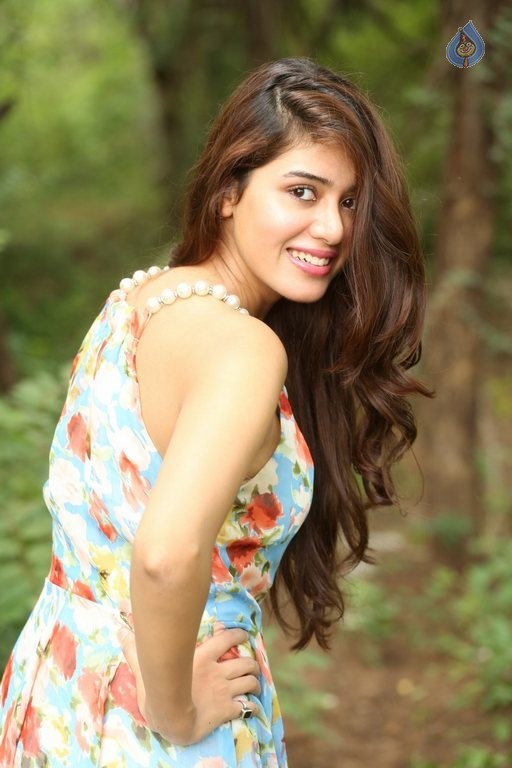 Aarti Chhikara New Photos - 2 / 42 photos