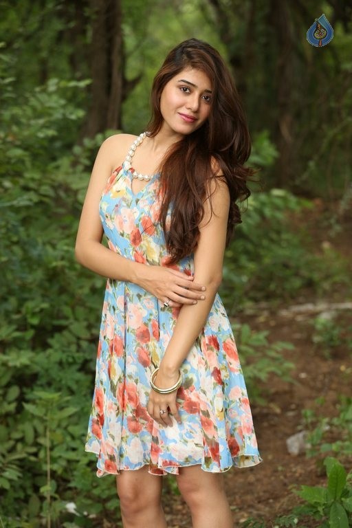 Aarti Chhikara New Photos - 14 / 42 photos
