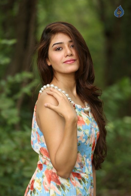 Aarti Chhikara New Photos - 25 / 42 photos