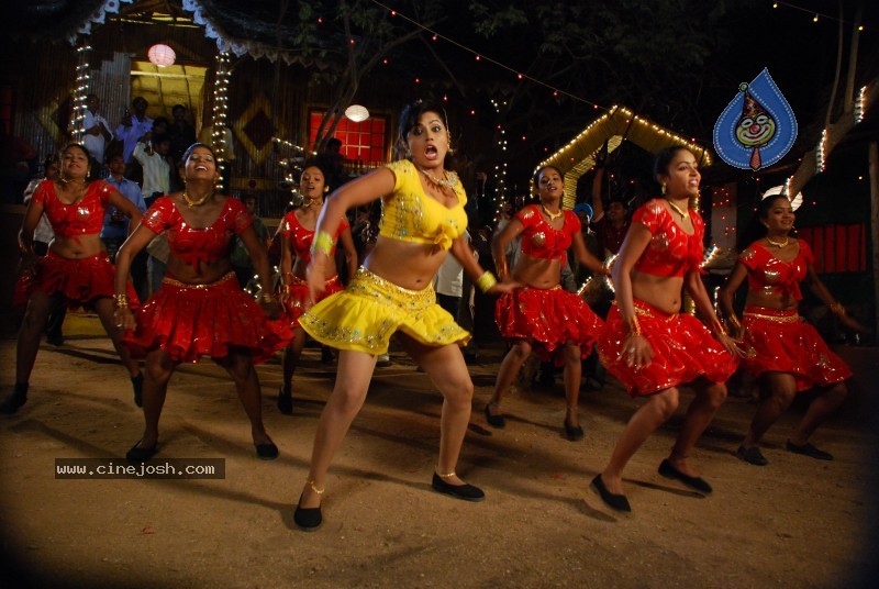 Aarti Puri Spicy Stills - 16 / 215 photos