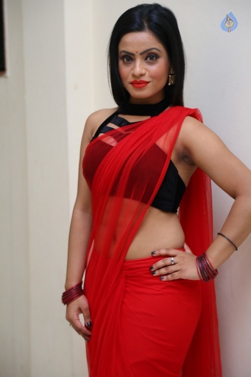 Aasma Syed Photos - 14 / 16 photos