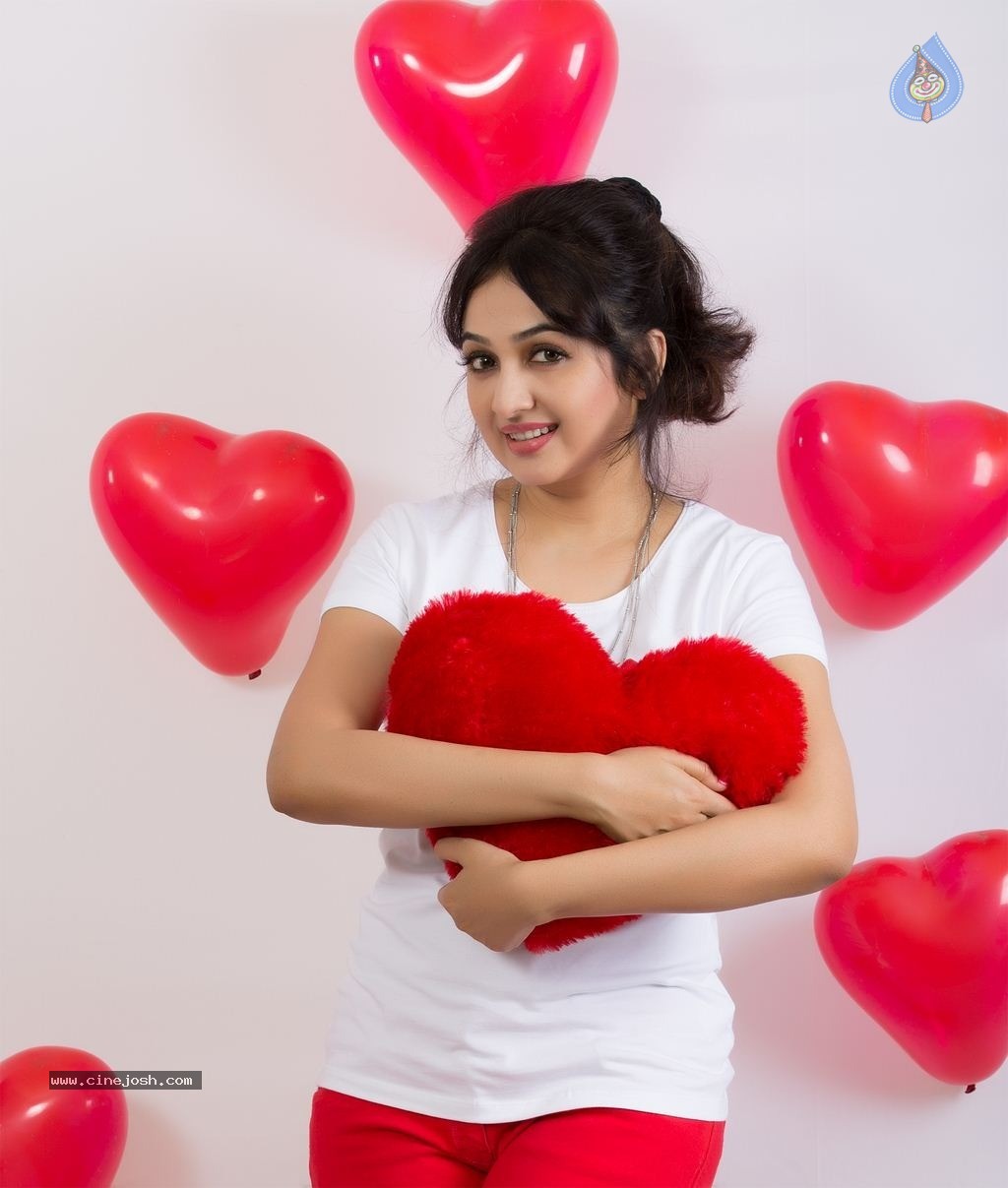 Aavaana Stills - 4 / 6 photos