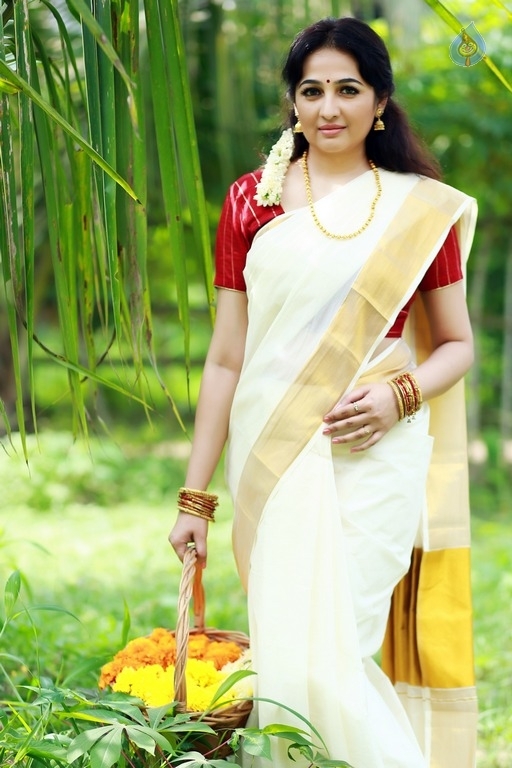 Aavaana Tamil Actress New Photos - 7 / 9 photos
