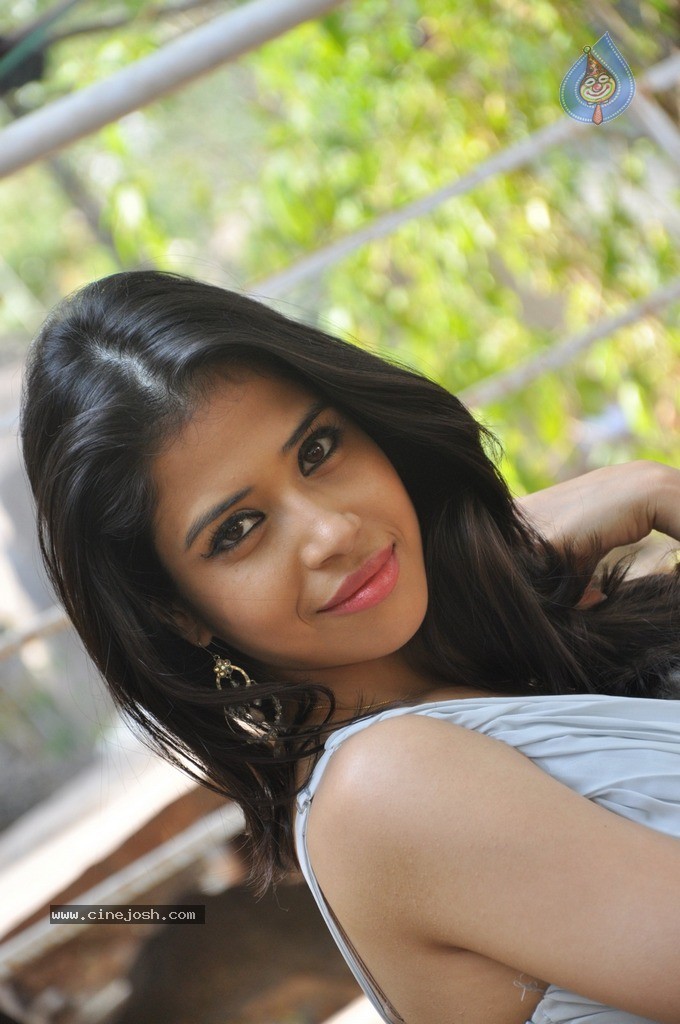 Abanthika Stills - 21 / 111 photos