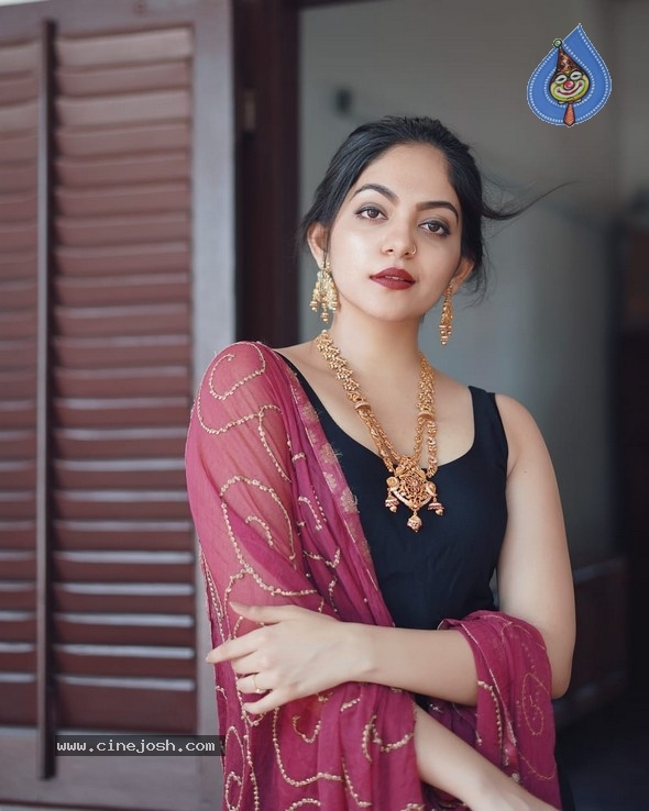 Actress Ahaana Krishna Photos - 1 / 4 photos