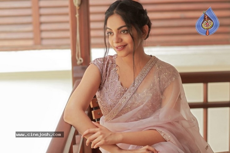 Actress Ahaana Krishna Photos - 2 / 4 photos