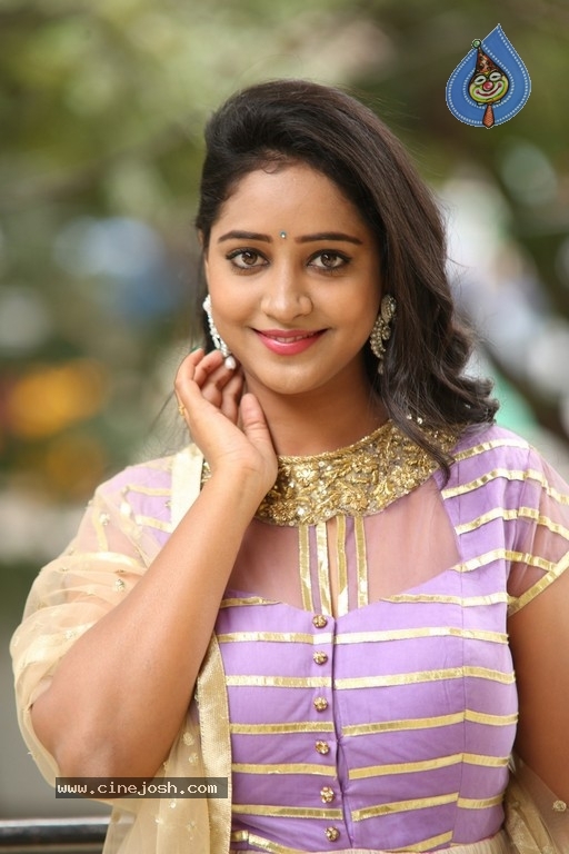 Actress Aishwarya Pics - 14 / 21 photos