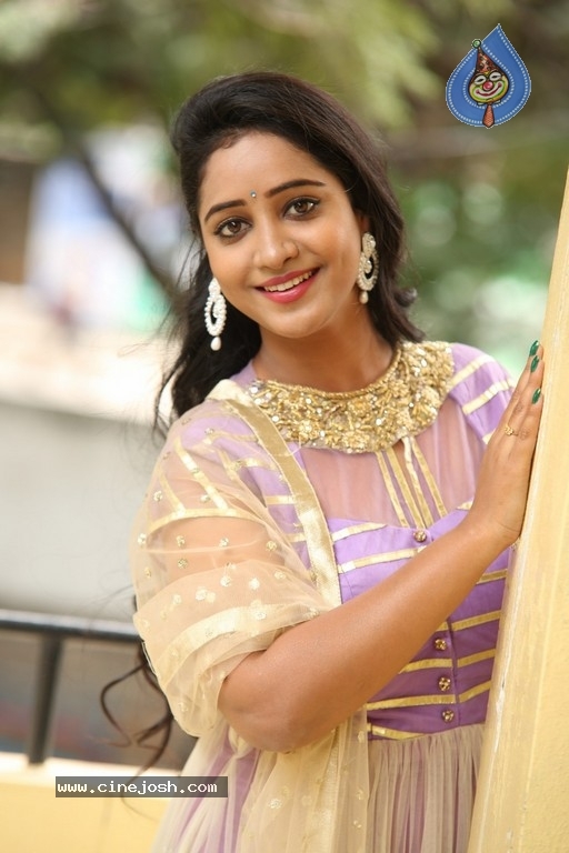 Actress Aishwarya Pics - 18 / 21 photos