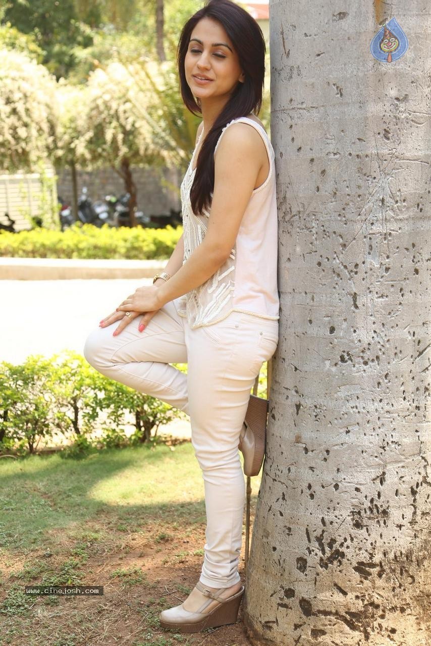 Actress Aksha Stills - 19 / 59 photos