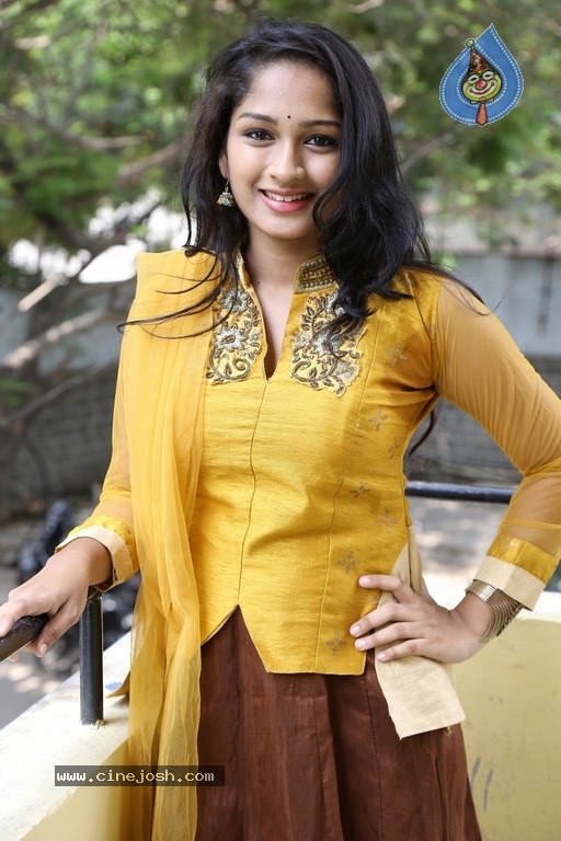 Actress Ambika Photos - Photo 9 of 21