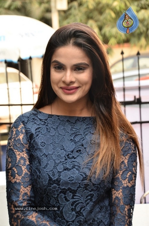 Actress Anitha Raghav Latest Photoshoot - 23 / 27 photos