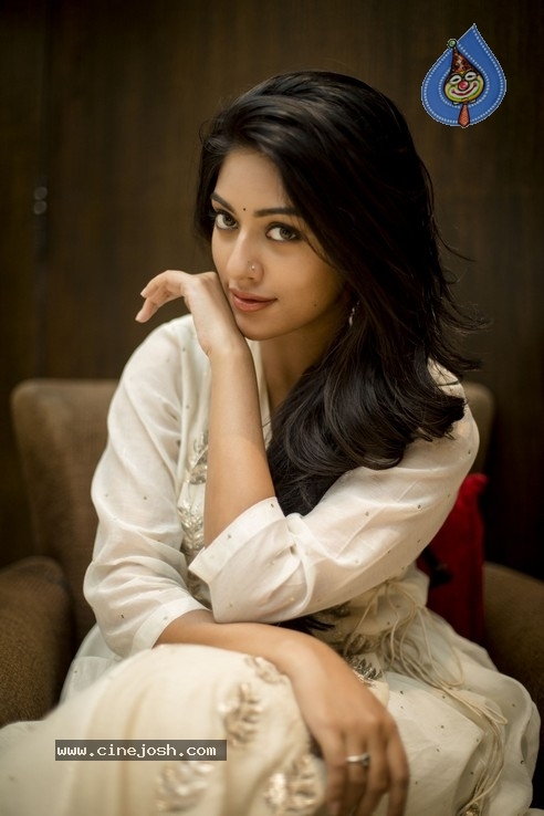 Actress Anu Emmanuel Stills - 4 / 7 photos