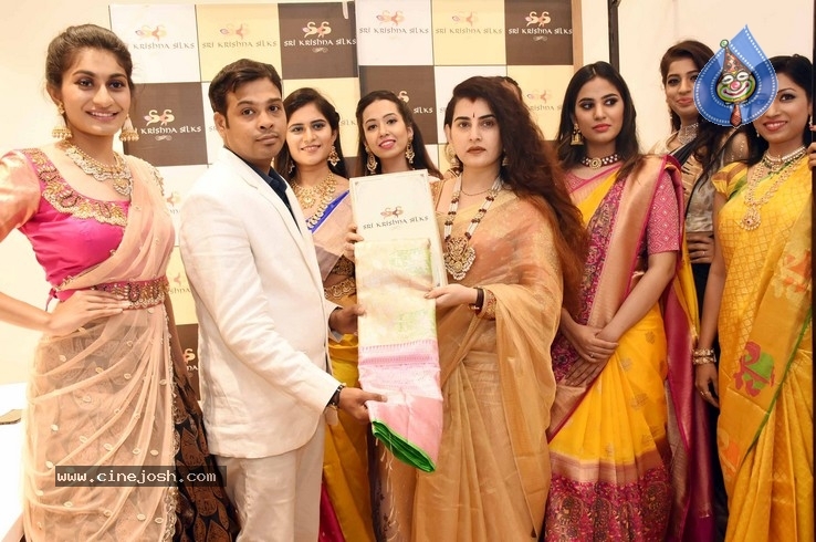 Actress Archana  at PreLaunch Curtain Raiser of Sri Krishna Silks - 8 / 12 photos