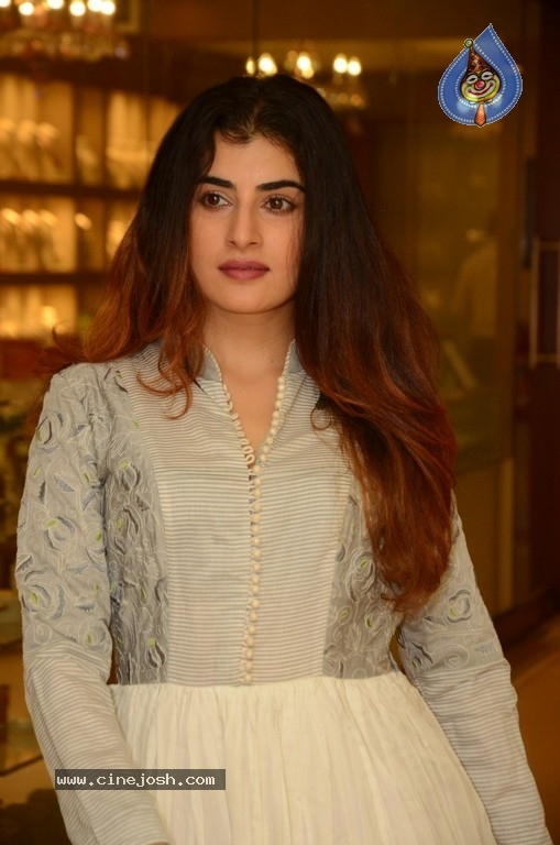 Actress Archana Images - 20 / 21 photos