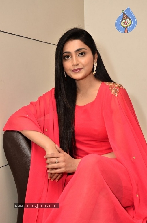 Actress Avantika Mishra Latest Stills - 11 / 21 photos