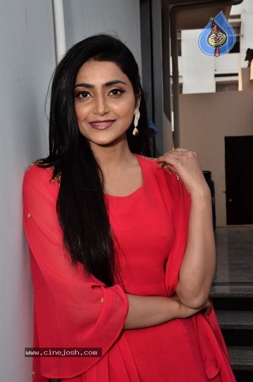 Actress Avantika Mishra Latest Stills - 17 / 21 photos